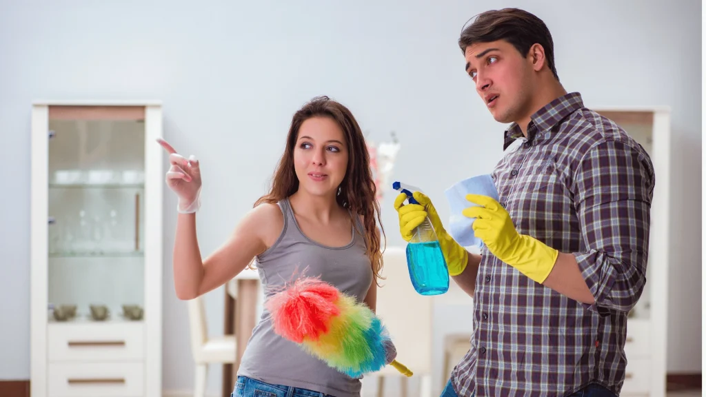 زوجان ينظفان البيت بمرح – Y-Needs